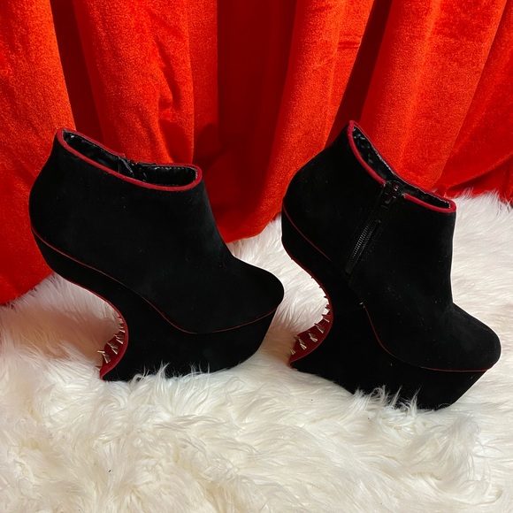🖤Bumper suede spiked red and black heels🖤 - Picture 4 of 11